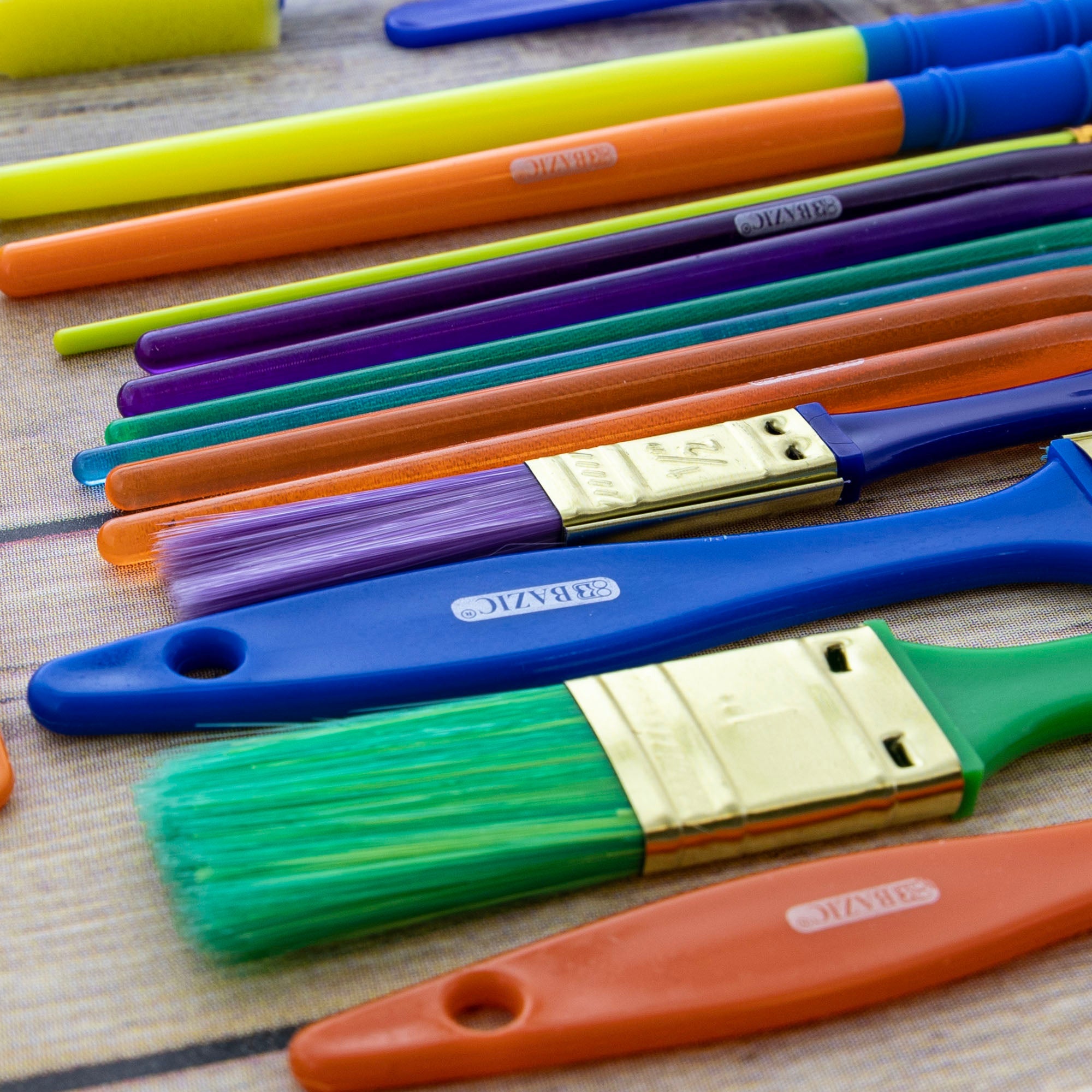 Assorted Nylon and Foam Paint Brush Set (18/Pack)